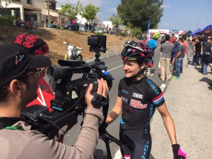 Lucía Vázquez, atendiendo a la prensa.
