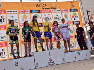 Podio femenino tras la primera etapa de la Vuelta a Ibiza MTB.