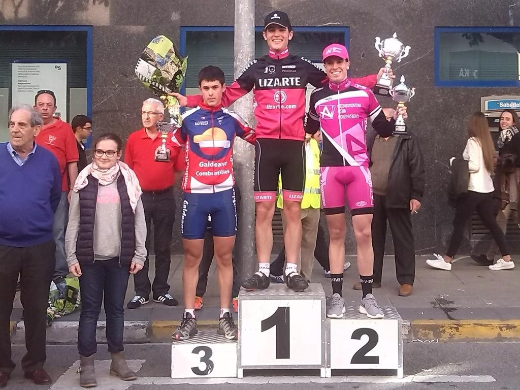 Podium Final Carlos Ruiz (Lizarte) Adrian Martin (Asesores de Navarra) y Sergio Araiz (Estella).