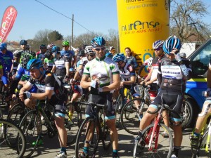 Los participantes, en la salida de la cuarta etapa.