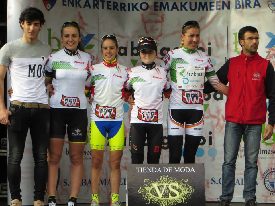 Podio con las líderes del Torneo Euskaldun © FB Bizkaia-Durango