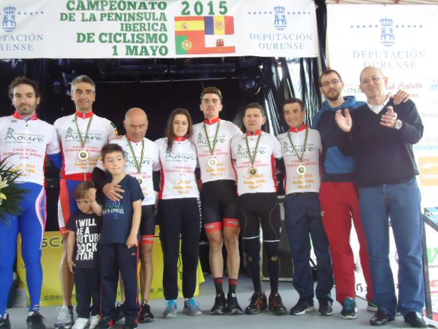 Podio final con todos los ganadores del Campeonato de la Península Ibérica 2015.