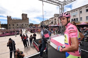 Contador, en el control de firma © Giro