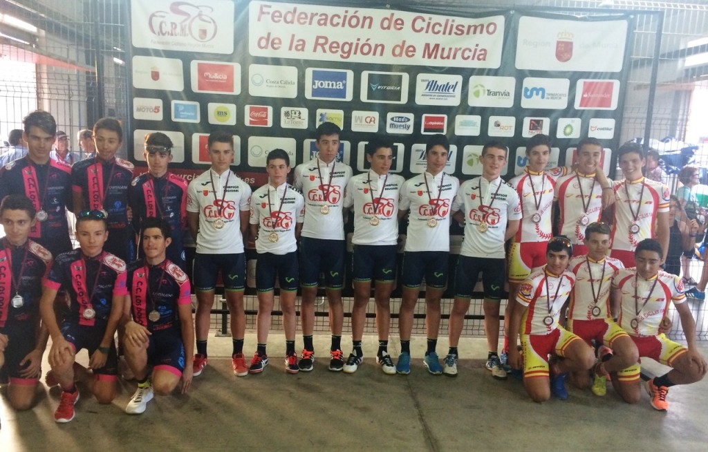 Podio de la CRE, con Valverde Team (oro), 