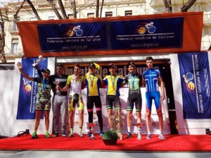 Podio completo con todos los ganadores de la jornada.