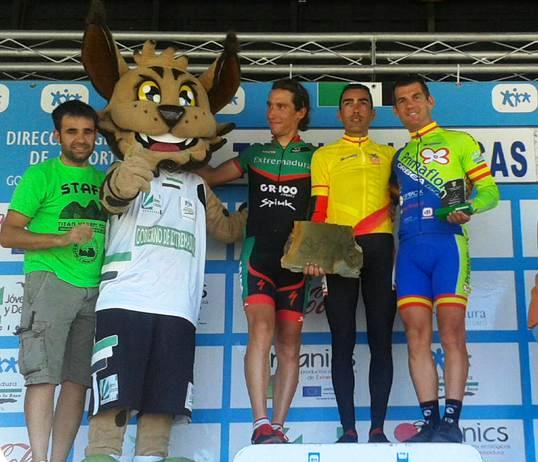 Márquez, entre Trujillo y Romero, en el podio de la Titan Villuercas.