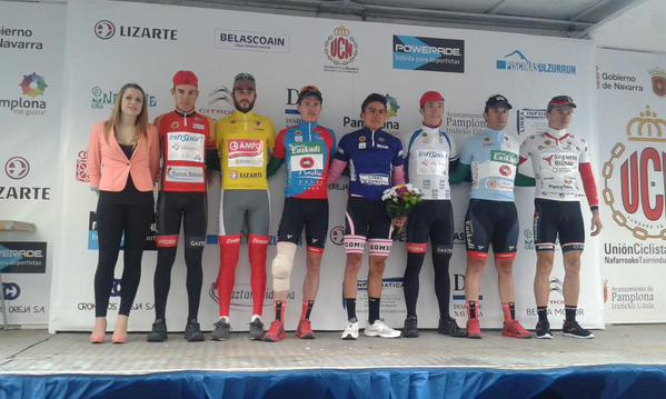 Podio con los líderes tras la 1ª etapa.