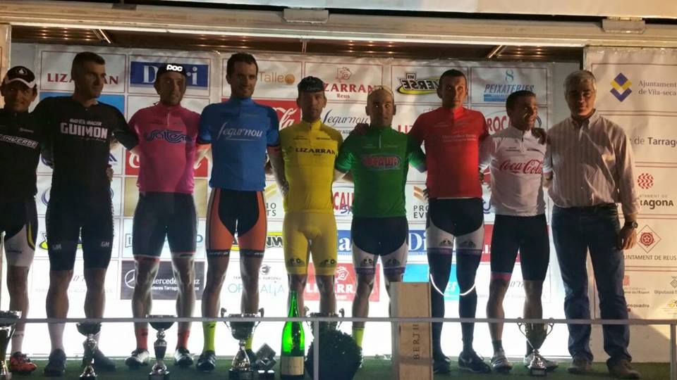 Podio con los líderes tras la primera etapa de la ronda tarraconense.