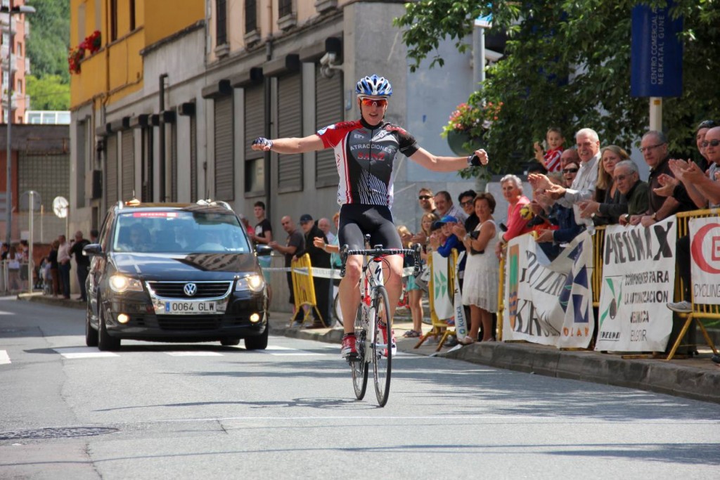 Unai Orbea, ganando en Eibar © FGC