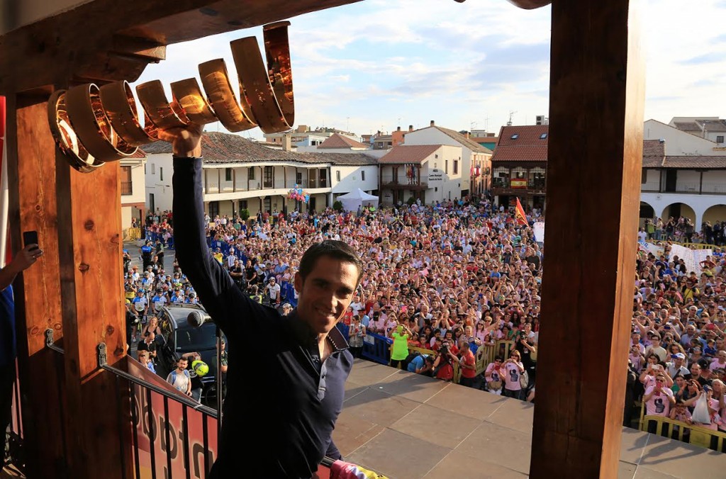 Contador, con el trofeo en Pinto © Tinkoff