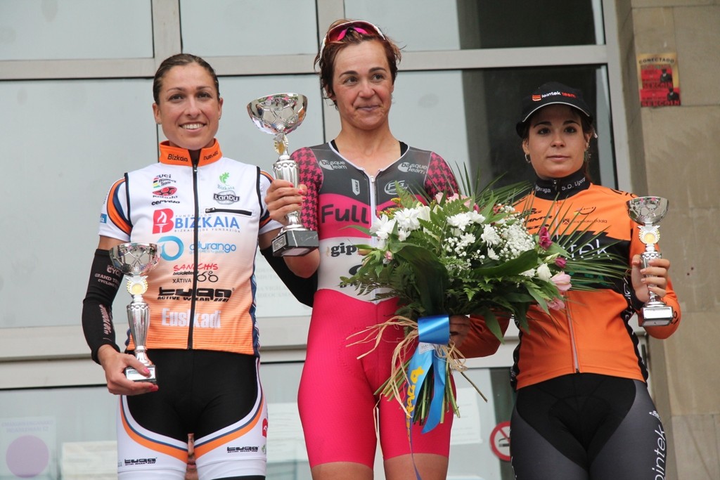 Podio élite con Olaberria entre García y Gutiérrez.