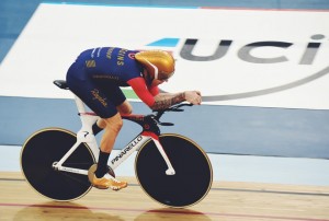 Wiggins en pleno intento © UCI