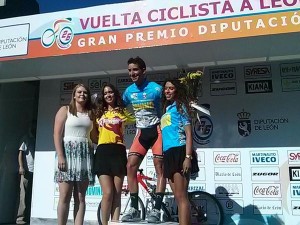 Ignacio Bonmati (Controlpack-La Titánica), con el maillot del sprint intervuelta.