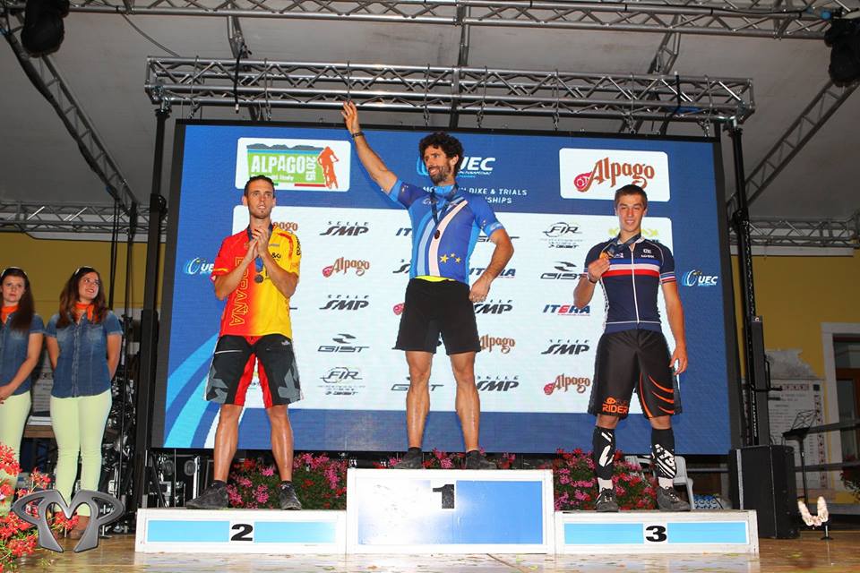 Benito Ros y Abel Mustieles en el podio, junto a