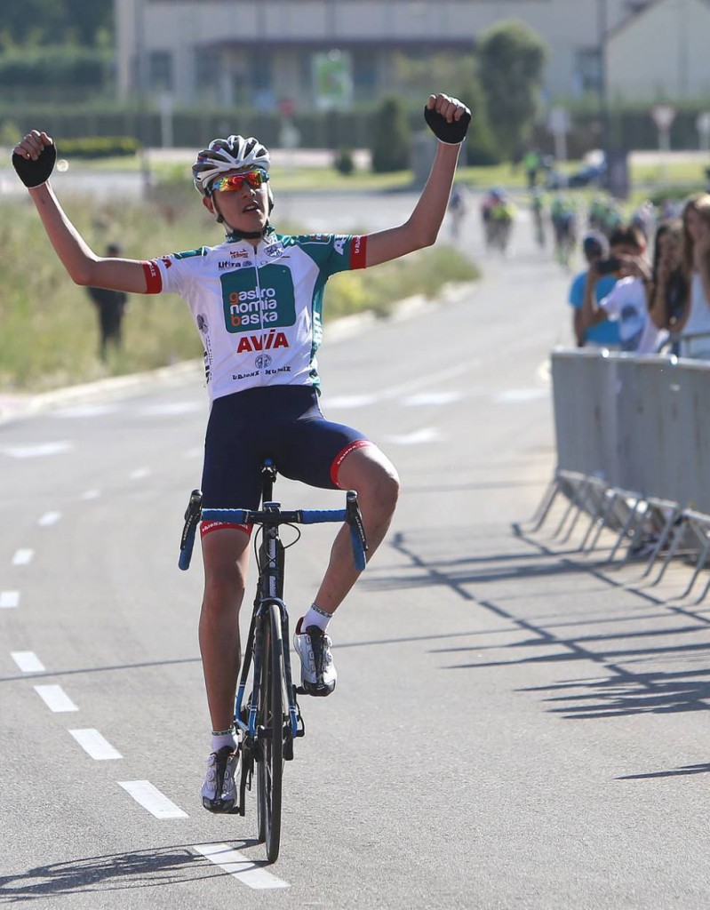 Jon Barrenetxea celebra su victoria © Raúl Ochoa