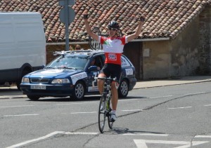 Oier Lazkano, entrando en meta.