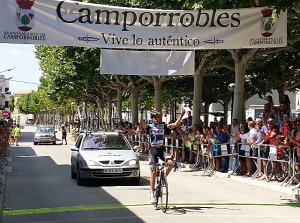 Antonio Barbero, cruzando la meta.