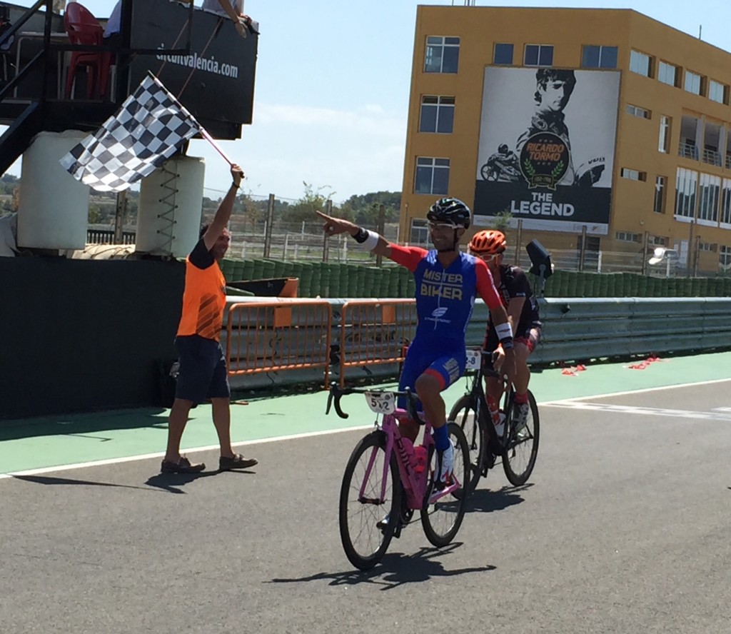 Javier Benítez, del equipo Desafío Titánico Mr Biker 1, vencedor en la clasificación absoluta