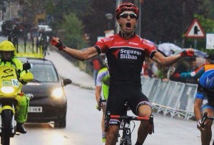 Noel Gil, celebrando su entrada en meta.