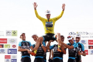 Veloso, aupado por sus colegas