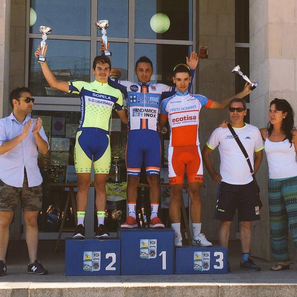 Podio del Premio San Pedro, en Sopelana.