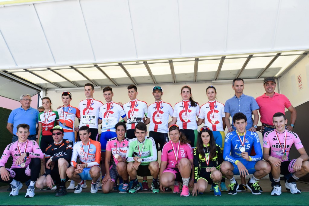 Podio con los campeones cántabros CRI 2015.