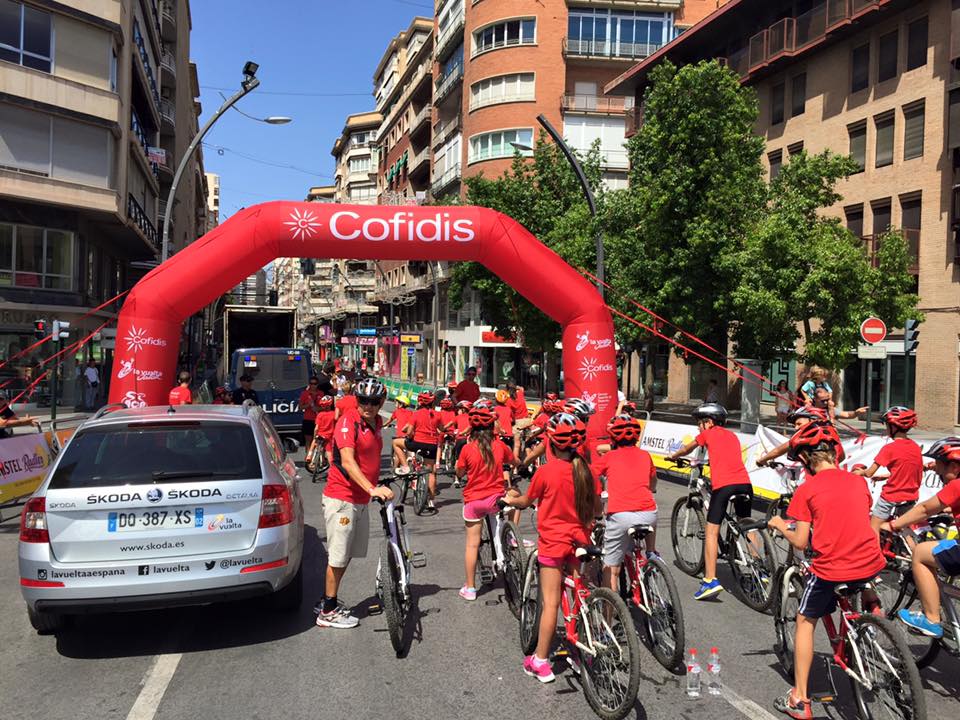 Casi un centenar de niños y niñas disfrutaron del ciclismo en Murcia.