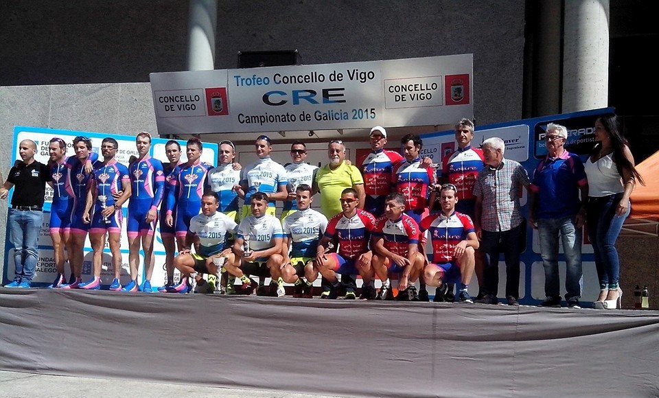 Podio con los tres mejores equipos del Campeonato © Ciclos Moure