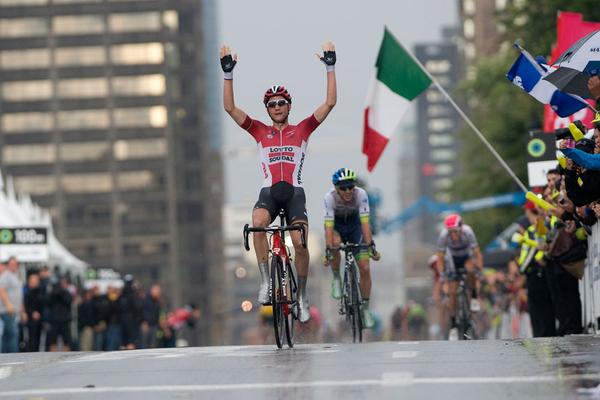 Wellens supera a Adam Yates © twitter