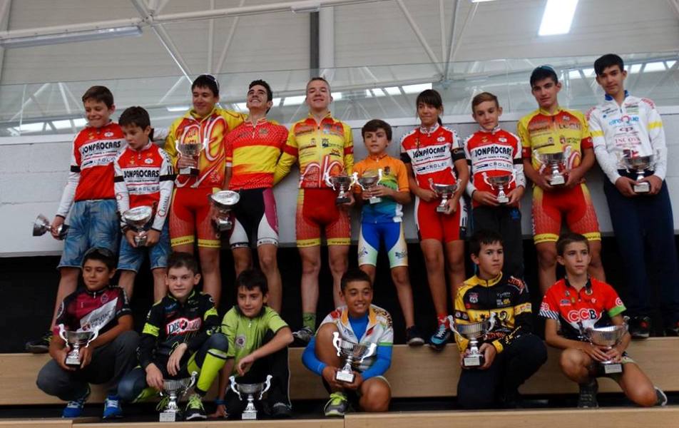 Podio final con los campeones de la Copa Castilla y León de escuelas ruta 2015 © FCCL