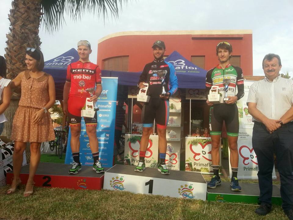 Podio sub-23 con Fernando Pérez entre José M. Cayuela y Ginés Navarro © FAC