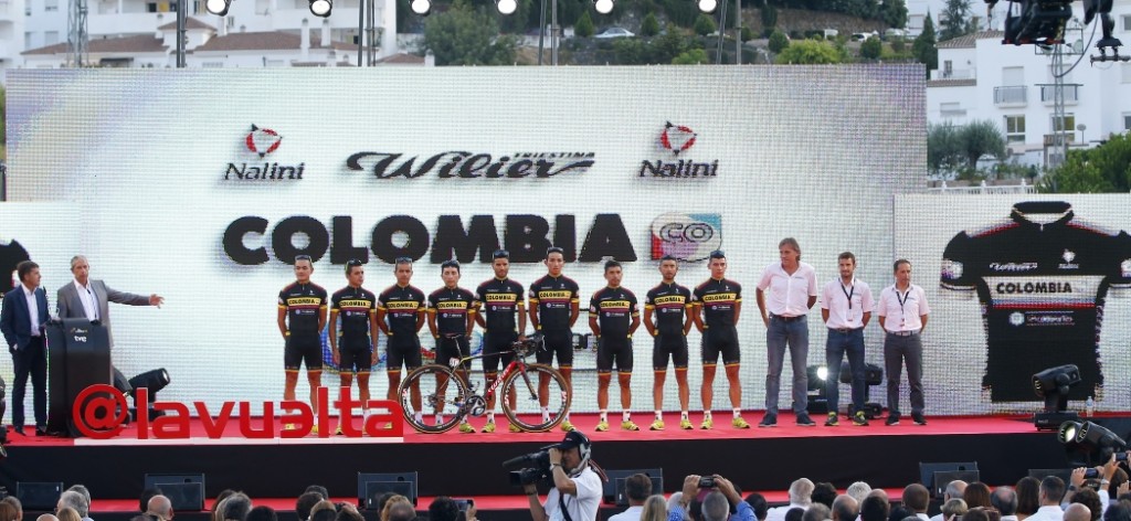El equipo en la presentación de la Vuelta 15