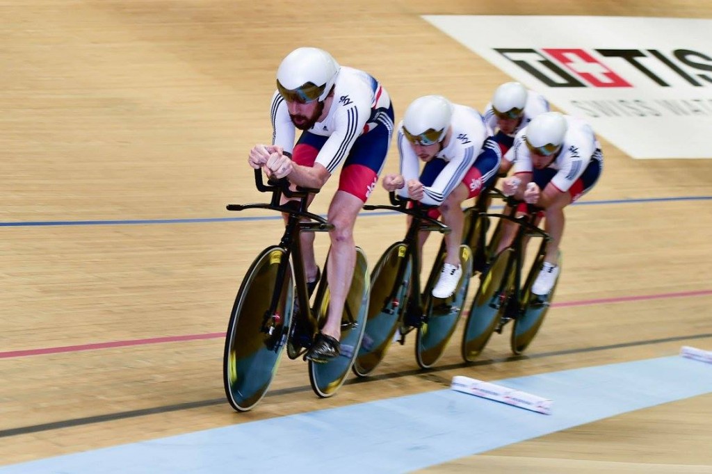 Wiggins lidera el equipo de persecución © British Cycling