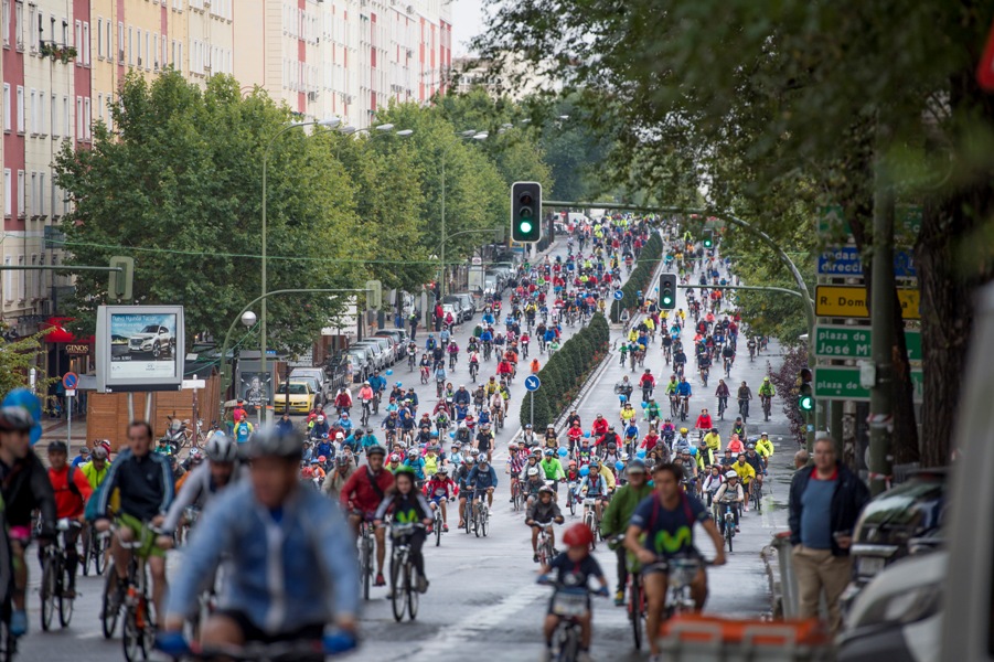 Un enorme pelotón ocupó las calles madrileñas © lastlap.com