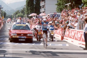 Ugrumov gana en Cluses 