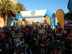Salida de la última etapa de la 10ª Volta a Menorca BTT © Kike Cardona