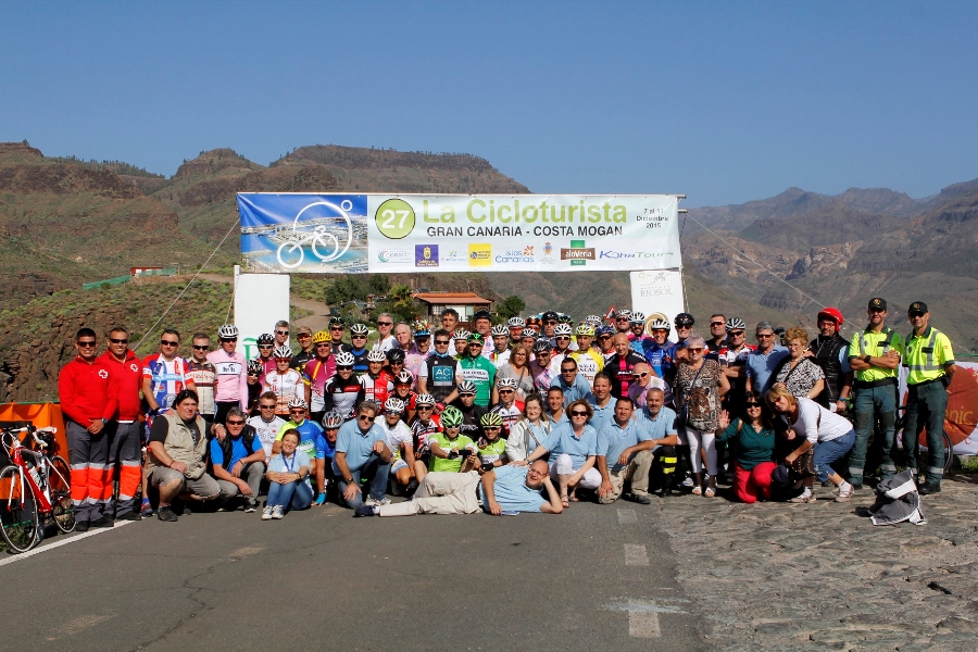 Foto de familia en Ayagaures © Iñaki Lopetegi