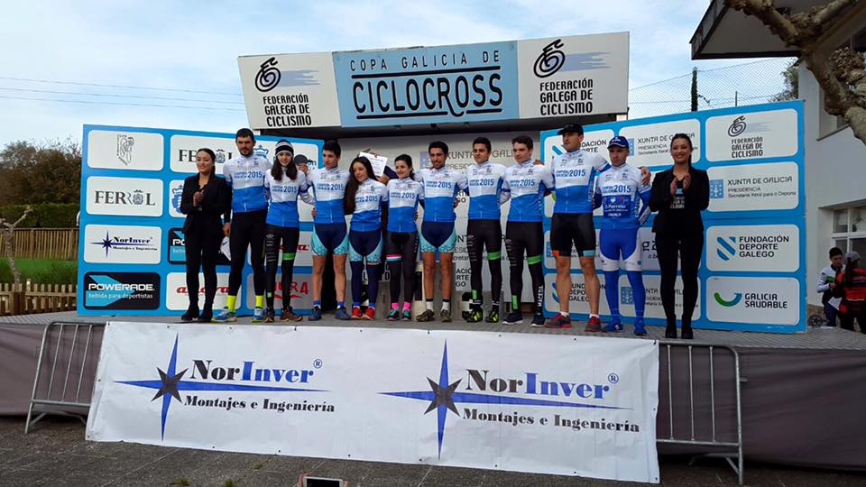Los campeones gallegos de ciclocross, en el podio de Ferrol © FGC