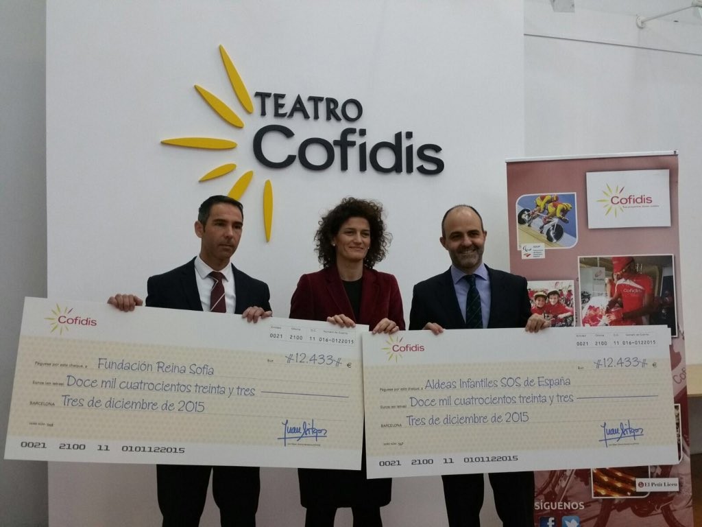 Entrega del cheque de Cofidis a la Fundación Reina Sofía y a Aldeas Infantiles.