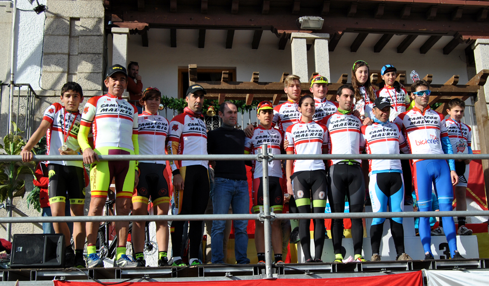 Podio con los campeones de Madrid de ciclocross © FMC