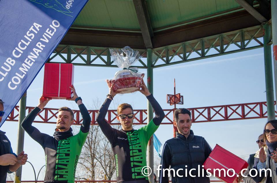 Podio élite con Guinea entre Pujol y Campos © FMC