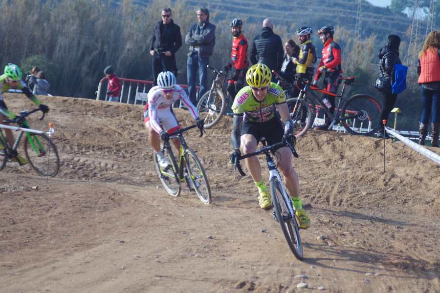 Drechou, en el centro, durante la disputa del ciclocross Ciutat de Manresa © FCC