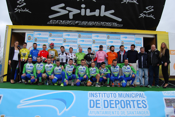 Podio final de la Vuelta Santander máster 2015.