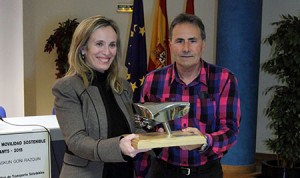 Izaskun Goñi, recibiendo el premio.