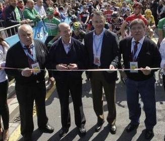 Arrieta (1º por la izda.) en la Vuelta al País Vasco 2015