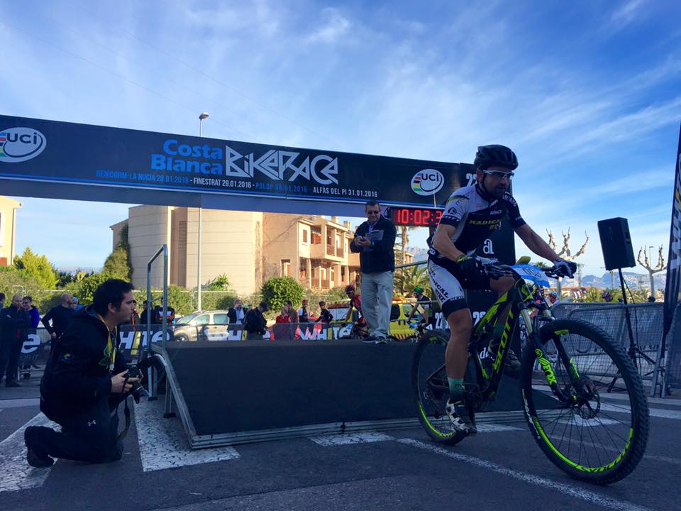 Salida de la cronoescalada del Half Costa Blanca Bike Race © CBBR