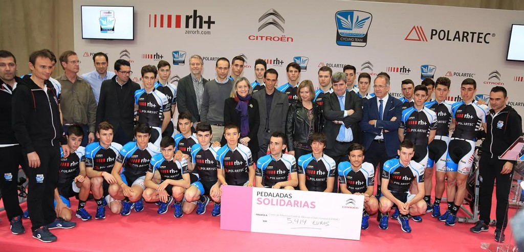 Contador, en el centro del grupo © Fundación AC