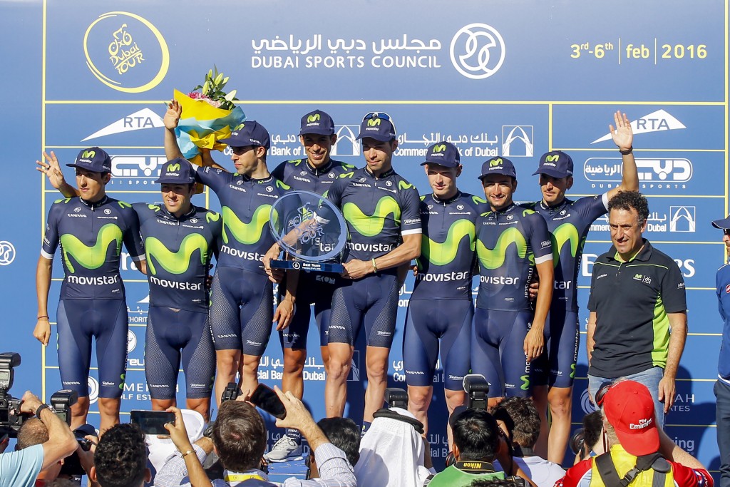 El equipo español recoge su premio por equipos © Movistar
