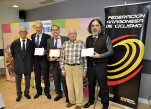 Homenajeados por la Asociación de ex ciclistas aragoneses © FAC