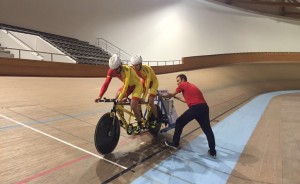 García Casas, durante una concentración en el velódromo de Anadia © RFEC